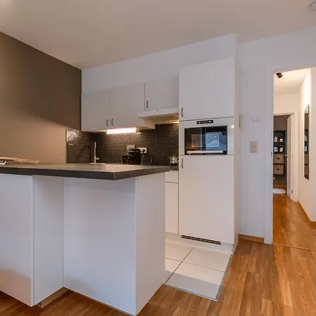 דירה Perfectly Appointed In The Center Of Near The Beach *